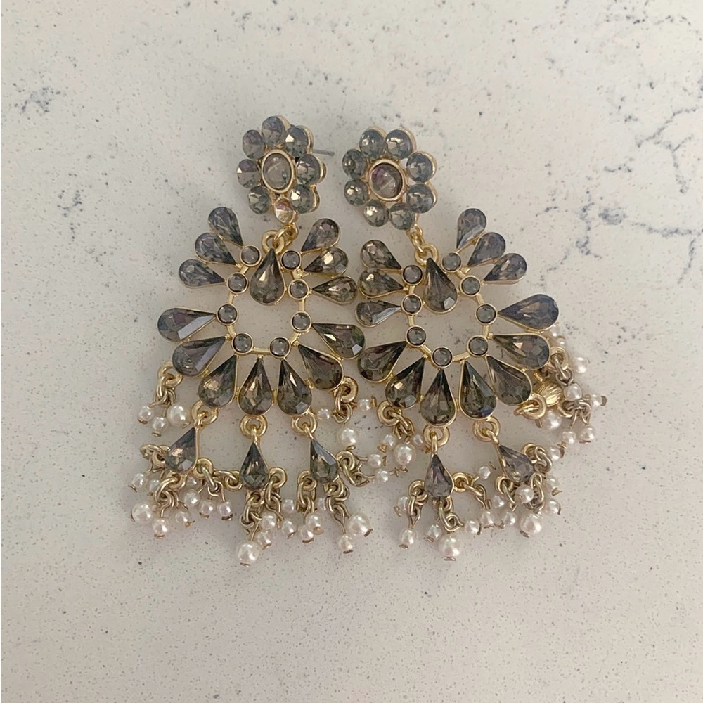 Worn once Beautiful Flower & Pearl Chandelier Earrings